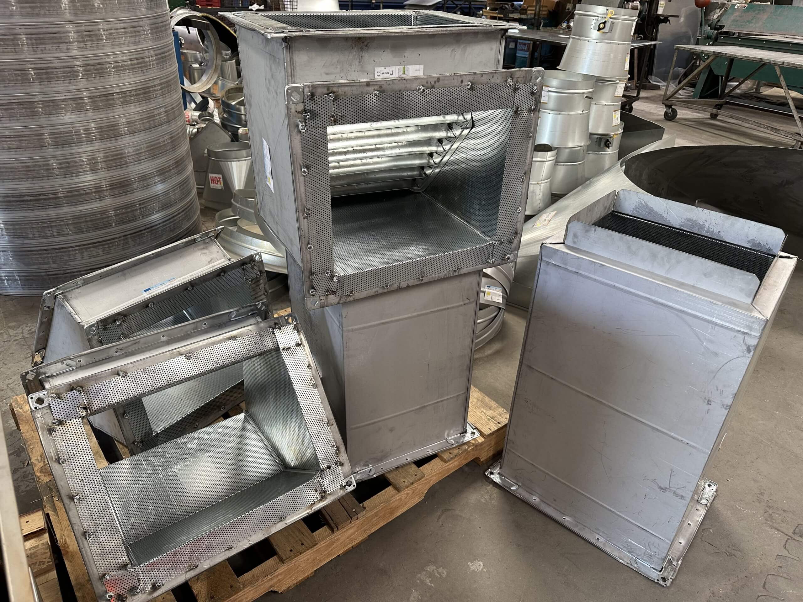 Pittsburg seams / Paint Lock Double Wall Rectangle Duct w. Perforated inner, TDC connection, Pittsburg seams Pittsburg seams